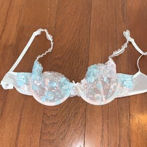 Unlined lace bra 32DD